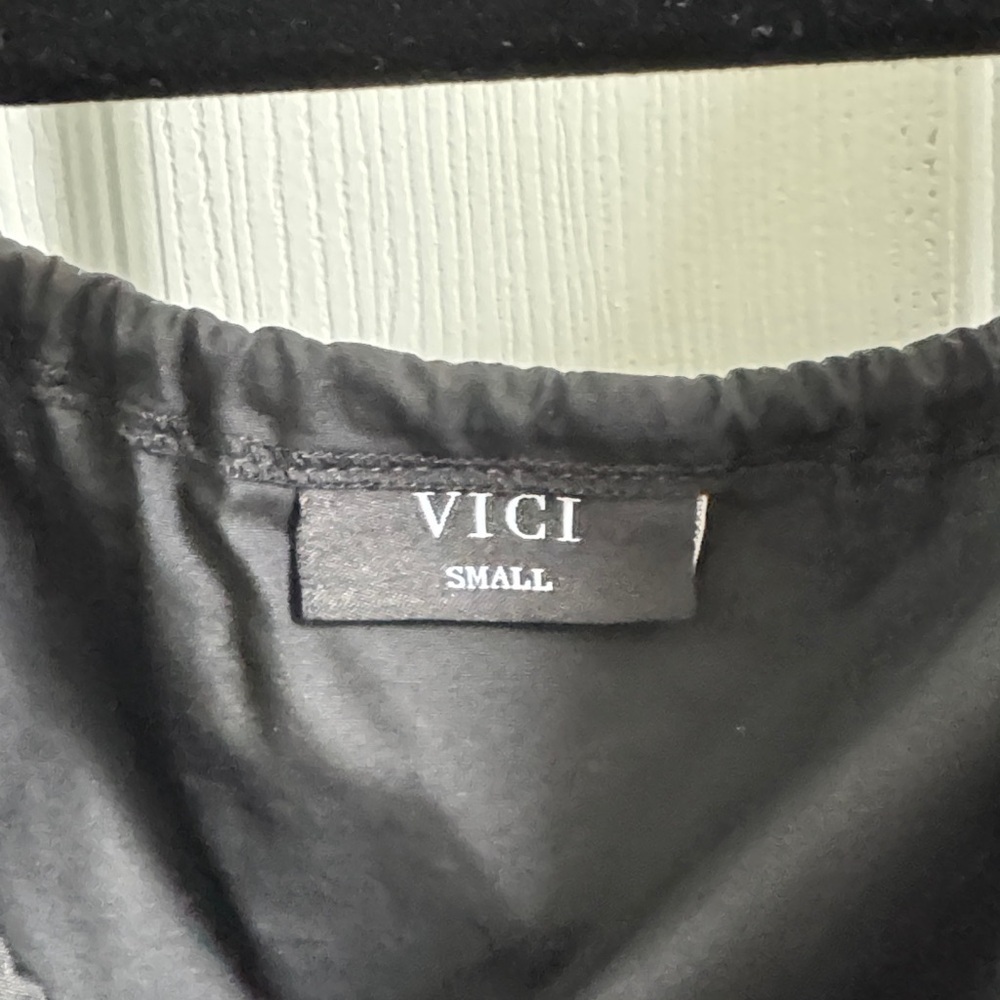 VICI-NWOT-Deanna Sleeveless PeplumTie Front Top - Picture 4 of 14